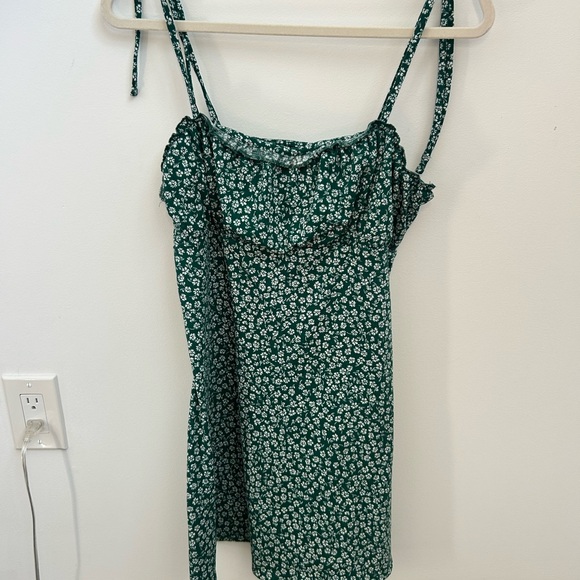 Divided Green Floral Patterned Top - Picture 1 of 3